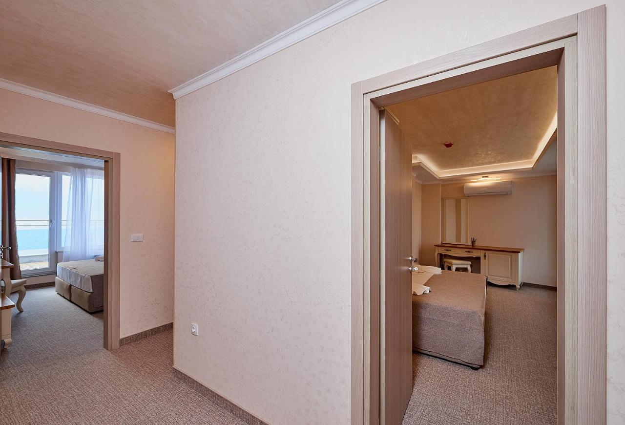 Neptun Hotel Pomorie Eksteriør billede